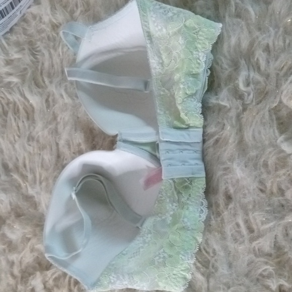 Victoria's secret push-up bra - Picture 4 of 4